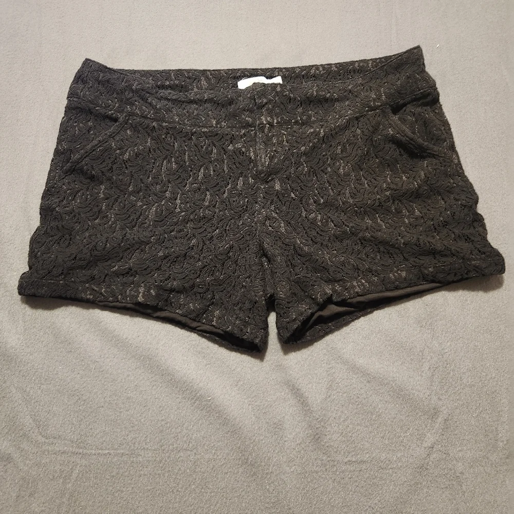 One 5 One Size 20W Black Lace Shorts